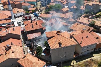 Kütahya'da çıkan yangında 3 evde hasar oluştu