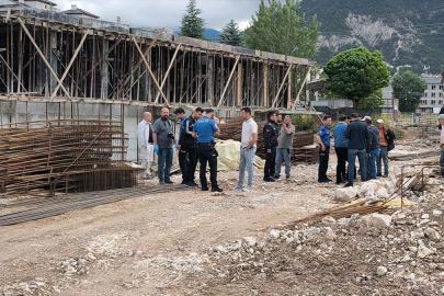 Kütahya'da inşaat iskelesinin çökmesi sonucu 4 işçi yaralandı
