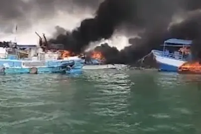 Liman yangınında 14 balıkçı teknesi ile 21 sürat teknesi cayır cayır yandı
