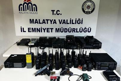 Malatya'da emniyetin frekanslarını dinledikleri iddia edilen 6 kişi yakalandı