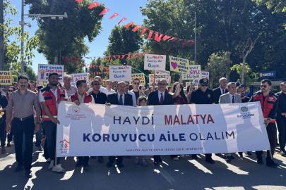 Malatya'da Koruyucu Aile Günü dolayısıyla kortej yürüyüşü yapıldı