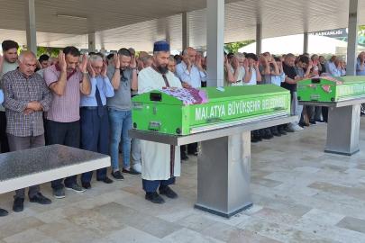 Malatya'da öldürülen anne-kız toprağa verildi