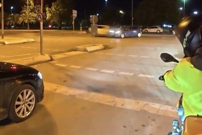 Maltepe'de çarpışma sonrası otomobil alev aldı; 3 kişinin yaralandığı kaza kamerada