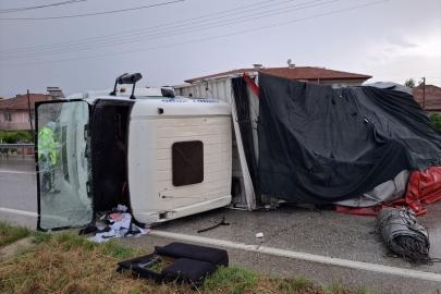 Manisa'da 3 aracın karıştığı kazada 2 kişi öldü, 4 kişi yaralandı