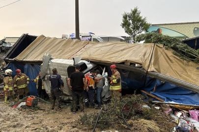 Manisa'da üç aracın karıştığı zincirleme kaza: 2 ölü, 4 yaralı