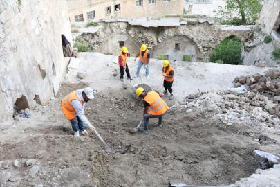 Mardin'de göçük oluşan tarihi sokakta onarım çalışmaları başlatıldı