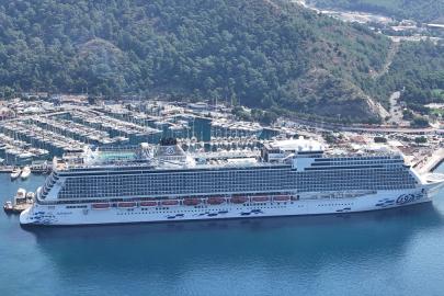 Marmaris'e "Aroya" kruvaziyeri 2 bin 41 turist getirdi
