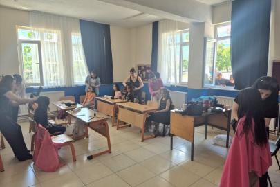 Mecitözü'nde öğrencilere saç kesimi etkinliği