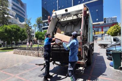 Mersin'de markette son tüketim tarihi geçmiş 230 gıda ürünü ele geçirildi