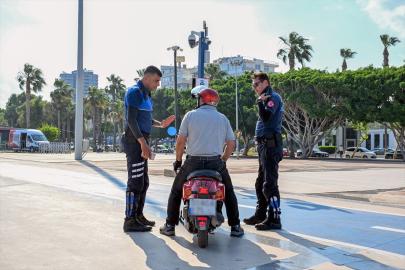 Mersin'de yürüyüş ve bisiklet yollarında motorlu araç kullanan kişilere ceza