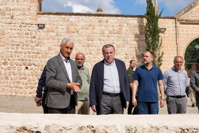 Midyat Belediye Başkanı Şahin tarihi Anıtlı Mahallesi'ni ziyaret etti