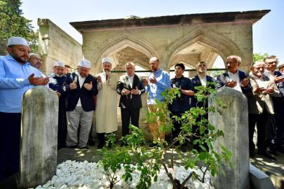 Mimar Sinan'ın vasiyeti kapsamında Süleymaniye Camii'nde aşure dağıtıldı