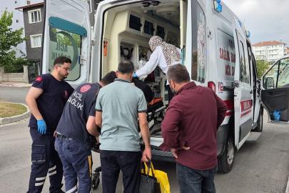Minibüs ile hafif ticari araç çarpıştı; 2 yaralı