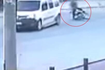 Motosikletle hafif ticari aracın çarpıştığı kaza kamerada: 1 yaralı