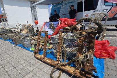 Mudanya'da denizden 2,5 ton atık çıkarıldı
