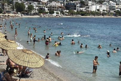 Muğla'da sıcak hava nedeniyle sahillerde yoğunluk yaşanıyor