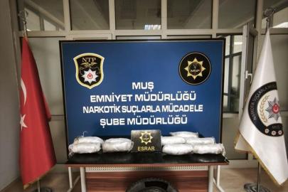 Muş'ta aracın stepnesinde 4 kilo 742 gram uyuşturucu ele geçirildi
