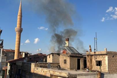 Nevşehir'de 3 katlı binanın çatısında yangın