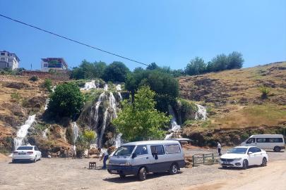 Nurdağı'nda geçen yıl kuruyan Sakçagözü Şelalesi yeniden akmaya başladı