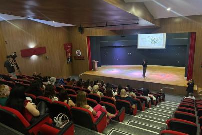 Öğretmenlere 'zorbalığa karşı güvenli okul iklimi' eğitimi