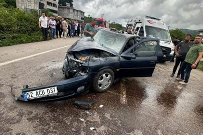 Ordu'da iki otomobil çarpıştı: 5 yaralı