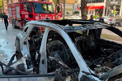 Osmaniye'de seyir halindeyken yanan otomobil kullanılamaz hale geldi