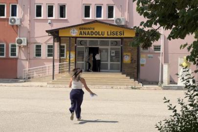 Osmaniye'de sınava saniyelerle geç kalan aday içeri alınmadı