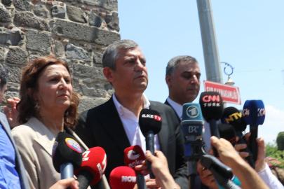 Özgür Özel: Kayyımdan sonra binaları geride bıraktık, yürüyoruz