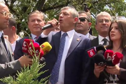 Özgür Özel'den TBMM önünde toplanan kalabalığı coşturan sözler