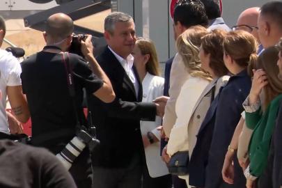 Özgür Özel'e Diyarbakır'da davul zurnalı karşılama