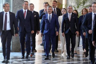 Özgür Özel'in yol haritası netleşti! Yeni parti için tarih belli oldu