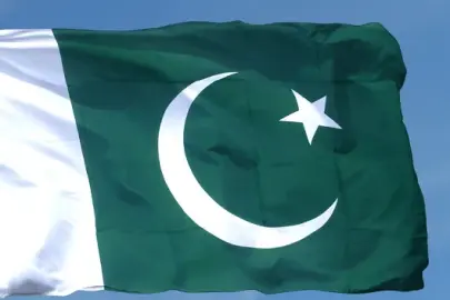 Pakistan’da bir araç camiye daldı: 2 ölü 30 yaralı