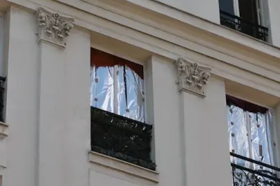 Paris’te sıcak dalgası şehri vurdu: Pencereler alüminyum folyoyla kaplandı