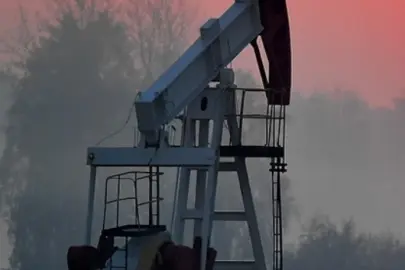 Petrol piyasasında Trump ve İran rüzgarı: 60 günlük muafiyet kararı fiyatları aşağı çekti