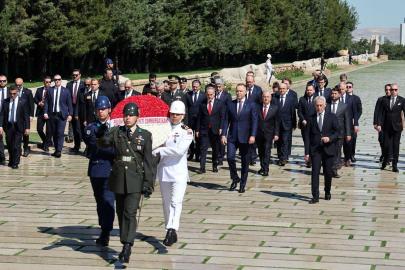 Polonya Cumhurbaşkanı Nawrocki, Ankara'da Anıtkabir'i ziyaret etti