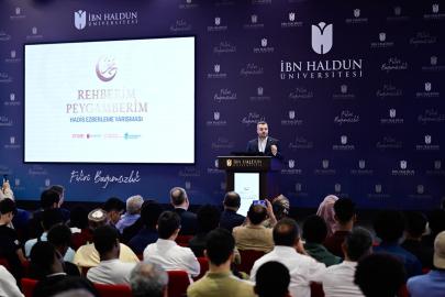 "Rehberim Peygamberim Hadis Ezberleme Yarışması"nda dereceye giren öğrencilere ödül