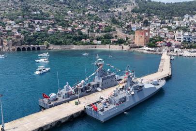 "TCG Tarsus" ve "TCG İmbat" Alanya'da ziyarete açıldı