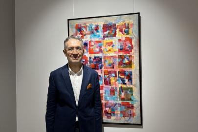 Ressam Cemal Toy'un "Su, Kağıt, Boya" sergisi sanatseverlerle buluştu