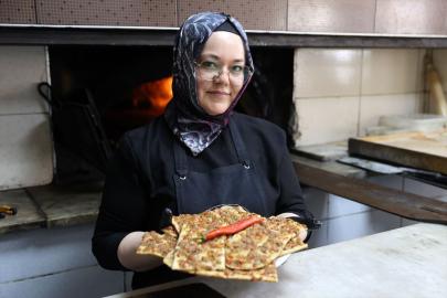 Restoranı kapanmasın diye fırının başına geçen kadın etli ekmek ustası oldu