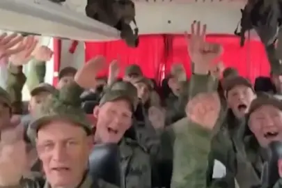 Rusya ve Ukrayna arasında dev takas: 370 askeri personel ülkelerine döndü