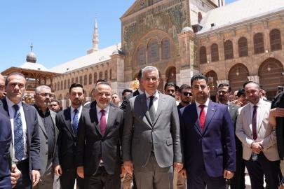 Sağlık Bakanı Memişoğlu, Şam’da Emevi Camii’nde Cuma Namazı Kıldı