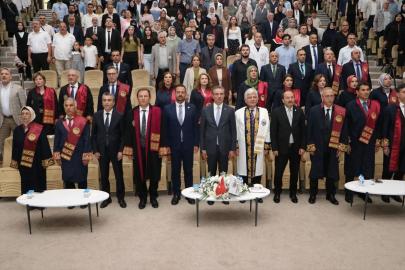 Sağlık Bilimleri Üniversitesi Erzurum Tıp Fakültesi'nde ilk mezunlar cübbelerini giydi