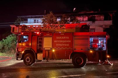 Sakarya'da iki katlı evde yangın