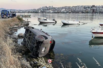 Samsun'da elektrikli araç limandaki kayalıklara devrildi