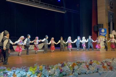 Samsun'da minik öğrenciler "Yörelerle Dans" projesiyle farklı kültürleri sahneye yansıttı