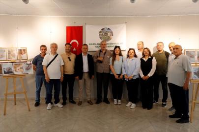 Samsun'da sıfır atık kapsamında atık kartonlar fotoğraf sergisinde fona dönüştü