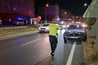 Samsun'da yolcu minibüsüne çarpan otomobildeki 3 kişi yaralandı
