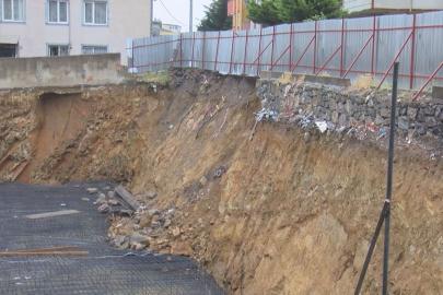 Sancaktepe'de toprak kayması