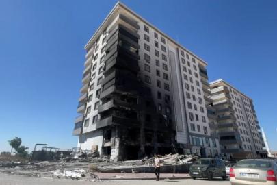 Şanlıurfa'daki yangında 1 iş yeri ile 8 daire zarar gördü