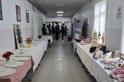 Saraydüzü'nde Halk Eğitimi Merkezi kursiyerlerince yıl sonu sergisi açıldı